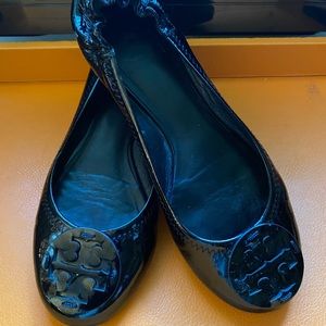 Tory Burch Minnie Ballet Flats black patent leather Size 7.5 EUC